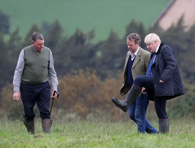 Boris Johnson se je ta teden mudil na Škotskem. Foto Afp