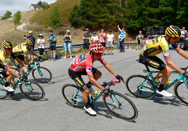 Primož Roglič ostaja osredotočen na svojo nalogo. FOTO: AFP