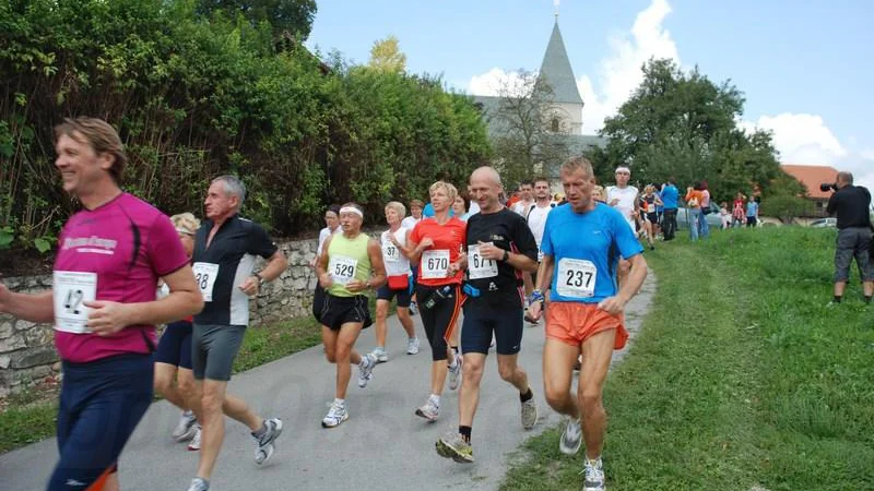 21 kilometrska trasa, ki se prav tako prične pri cerkvi Sv. Roka v Šmarju pri Jelšah in zaključi pri bazenskem kompleksu Aqualuna v Podčetrtku. Foto: John Mill