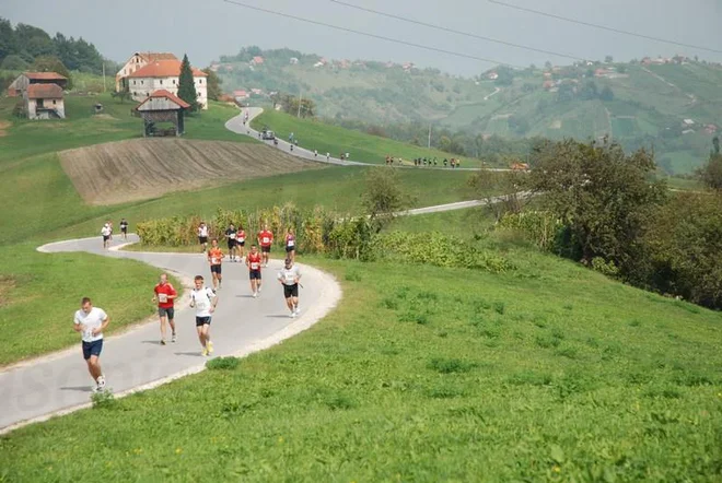 Letošnja novost je tek na 42 km. Morda se na prvi pogled 42 kilometrska trasa sliši precej, vendar vsi navdušenci nad maratoni povedo, da ni tako zelo zahtevna, še posebej če te obdaja neokrnjena narava, lokalne dobrote, dobra družba in vzpodbuda navijače