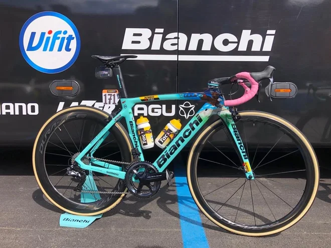 Rogličev Bianchi Oltre XR4. Foto: Jumbo Visma Twitter