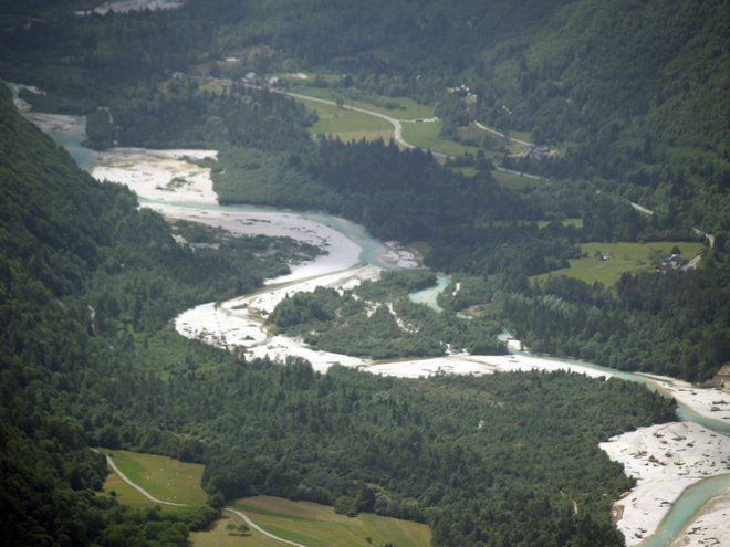 Tudi reka Soča je pokazateljica podnebnih sprememb. FOTO: Blaž Močnik/Delo