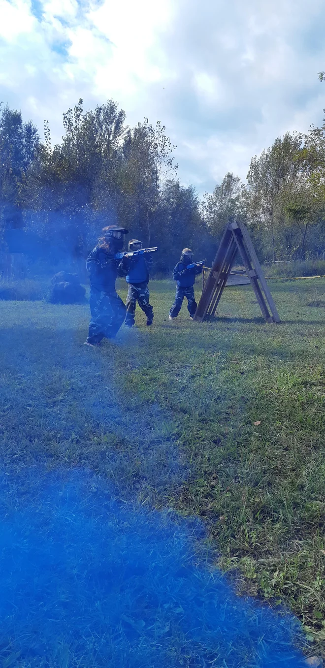 »Otroci preživijo aktiven rojstni dan v naravi, ker je končni 'uspeh' odvisen od hitrega odločanja in komunikacije v ekipi, pa ponotranjijo tudi dragocene življenjske vrednote, kot so sodelovanje, komunikacija in solidarnost,« je dodan