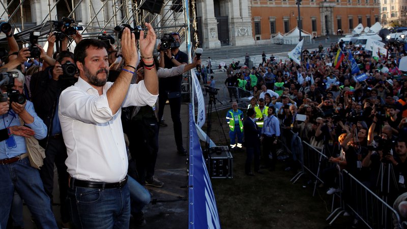 Fotografija: Shod je bil uperjen proti drugi vladi premiera Giuseppeja Conteja. Njegovo prvo vlado je v želji po predčasnih volitvah avgusta z vladno krizo spodkopal prav Salvini, tedanji podpredsednik in notranji minister. FOTO: Remo Casilli/Reuters