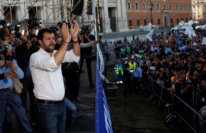 Shod je bil uperjen proti&nbsp;drugi vladi premiera Giuseppeja Conteja. Njegovo prvo vlado je v želji po predčasnih volitvah avgusta z vladno krizo spodkopal prav Salvini, tedanji podpredsednik in notranji minister. FOTO: Remo Casilli/Reuters
