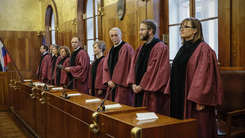 Fotografija: So ustavni sodniki le v škrlatne toge preoblečeni politiki? FOTO: Uroš Hočevar