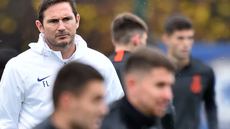 Fotografija: Frank Lampard je na tiskovni konferenci dejal, da sistem VAR bolje deluje v ligi prvakov kot v premier league. FOTO: AFP