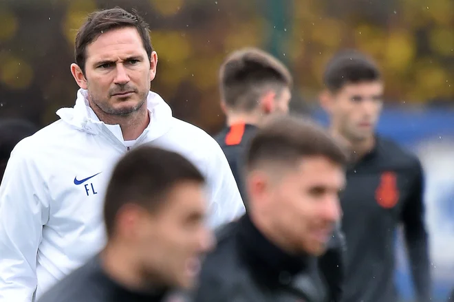 Frank Lampard je na tiskovni konferenci dejal, da sistem VAR bolje deluje v ligi prvakov kot v premier league. FOTO: AFP