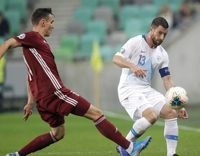 Bojan Jokić je v soboto zvečer odigral jubilejno 100. tekmo v majici s slovenskim grbom. FOTO: Mavric Pivk