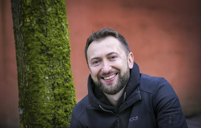 To, kar ljudje vidijo na odru, je koncentrirana varianta Perice Jerkovića, pravi komik. FOTO: Jože Suhadolnik