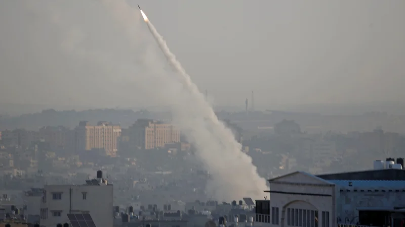 Fotografija: Sredi novembra se je nad Gazo odprlo nebo, eksplozije so sledile druga drugi. FOTO: Mohammed Salem/Reuters
