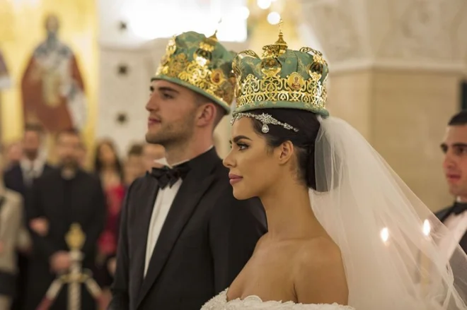 Veljko in Bogdana sta imela poročno slavje, ki se je z glamurjem in razkošjem menda lahko kosalo z najbolj elitnimi dogodki. FOTO: Promo Alo