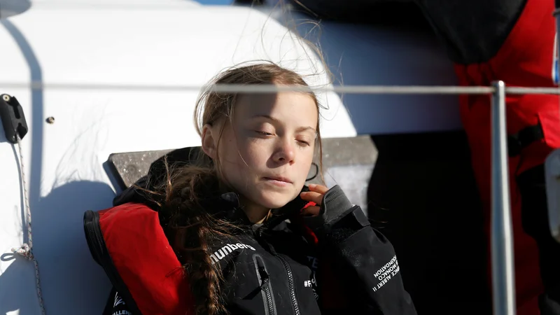 Fotografija: Po 20 dneh plovbe je Greta Thunberg prišla do Lizbone. FOTO: Rafael Marchante/Reuters