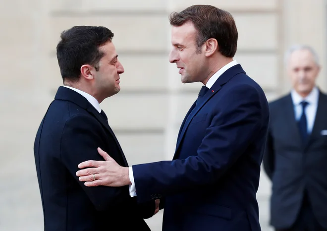 Emmanuel Macron in Volodimir Zelenski. Foto: Ian Langsdon/ Reuters