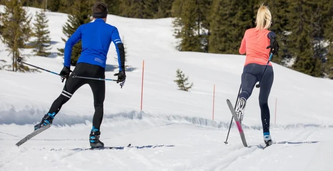 Za temperature okrog 0 stopinj Celzija, pri katerih se tudi izkušeni tekači večkrat zamažejo, si smučko za oprijem lahko pripravimo tudi sami. Foto: arhiv proizvajalca/Salomon