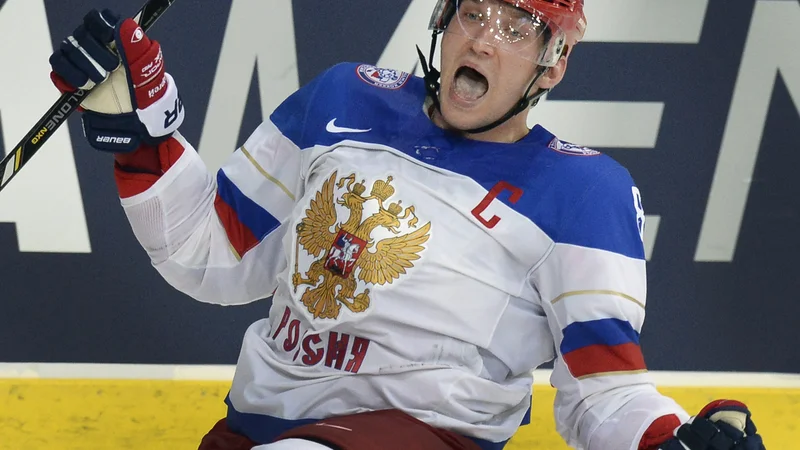 Fotografija: Vodilni športni zvezdnik Rusije je danes hokejist Aleksandr Ovečkin. Je član Washingtona, in ko je pred dnevi prišla na dan novica o novih sankcijah za ruski šport, je ameriškim novinarjem govoril, da razsodba ni za vse pravična. FOTO: AFP