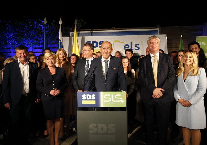 Čeprav je lista SDS dobila tri od osmih slovenskih evroposlancev, jih ima stranka dejansko manj kot pred petimi leti. FOTO: Matej Družnik