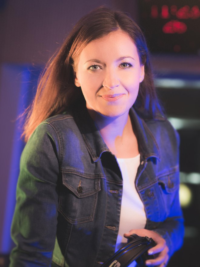 Anja Hlača Ferjančič, dnevna urednica in voditeljica na Valu 202 FOTO: Stane Jeršič/Val 202