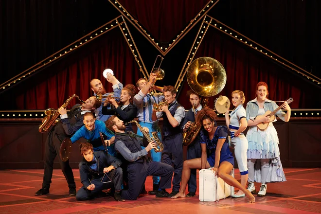 Konec decembra, 28., 29., 30. in 31., bo cirkus Éloize s predstavo Hotel blestel na odru Gallusove dvorane Cankarjevega doma. FOTO: Cirque Éloize