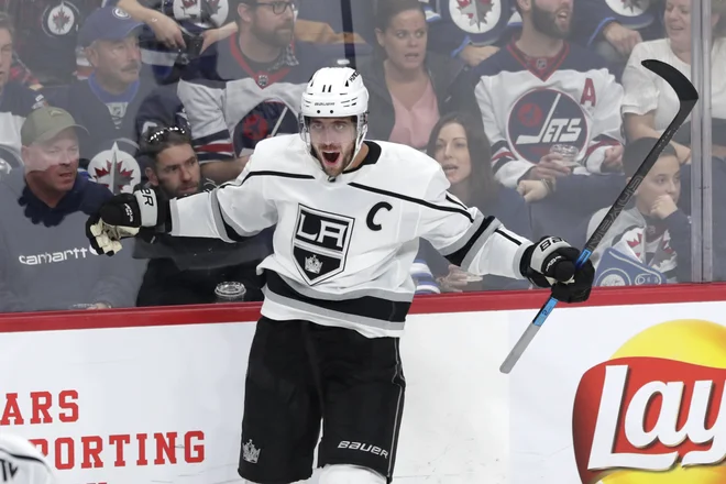 Anže Kopitar ostaja udarni adut hokejistov iz Los Angelesa, toda pred slednjimi je še hud boj za pobeg z dna lestvice. FOTO: USA TODAY Sports