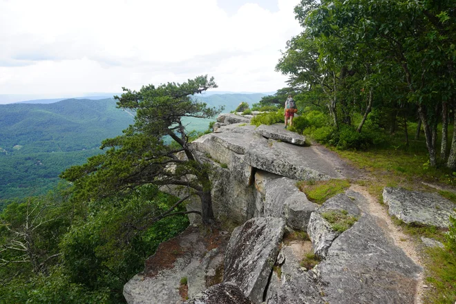 Tinker Cliffs v zvezni državi Virginija. Ob takih pogledih se hitro vključi domiš&shy;ljija in skrivajoči se palčki ali plešoče vile se ne zdijo več nekaj neverjetnega&nbsp;... FOTO: osebni arhiv Jere Musič