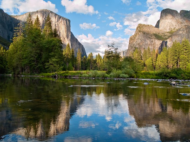 Yosemite, na levi pa znamenita stena El Capitan, o kateri sanjajo številni plezalci. FOTO: Shutterstock