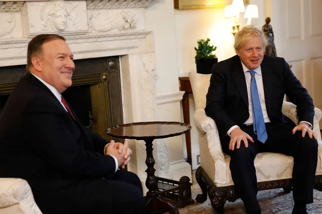 Pred Ukrajino je Pompeo obiskal London in tamkajšnjega premierja Borisa Johnsona. Foto Tolga Akmen Afp