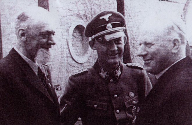 Od leve proti desni: Leon Rupnik,  nemški SS general Erwin Rösener in škof G. Rožman leta 1945 v Ljubljani. Foto Wikipedija