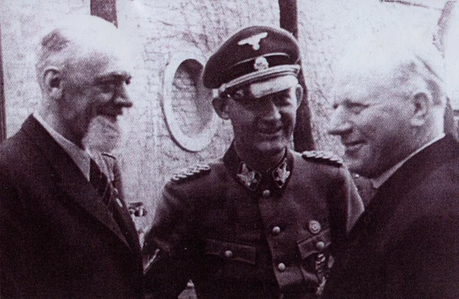 Od leve proti desni: Leon Rupnik, nemški SS general Erwin Rösener in škof G. Rožman leta 1945 v Ljubljani. Foto Wikipedija