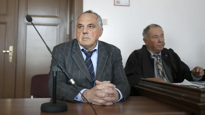 Fotografija: Milko Novič, ki se brani s prostosti, bo v tem tednu vnovič sedel na zatožno klop. FOTO: Samec Blaž/Delo