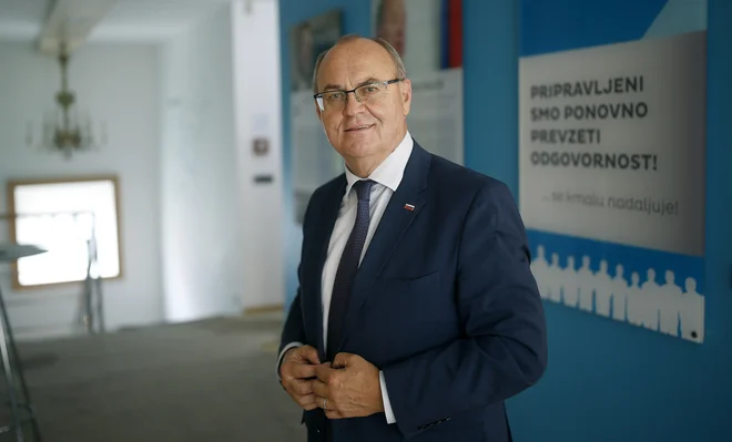 Če rekonstrukcije vlade, ki bi jim prinesla dodatno ministrstvo, ne bo, NSi pričakuje, da se njihovo &raquo;število zanesljivih poslanskih glasov v parlamentu&laquo; v koaliciji kako drugače uravnoteži. FOTO: Blaž Samec/Delo