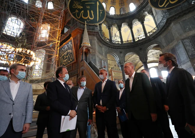 Se bo turški predsednik udeležil petkove molitve v Hagiji Sofiji? FOTO: Murat Cetinmuhurdar/Reuters