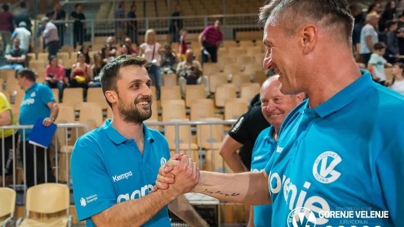 Klemen Luzar (levo) je prejel čestitke za zmago v Kopru.<br />
FOTO: RK Gorenje
