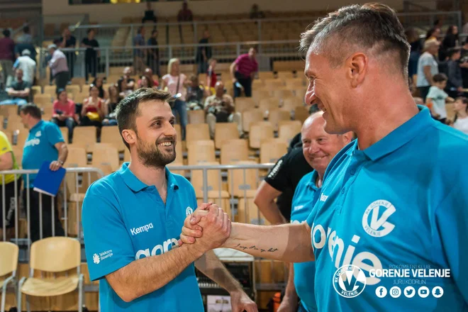Klemen Luzar (levo) je prejel čestitke za zmago v Kopru.<br />
FOTO: RK Gorenje