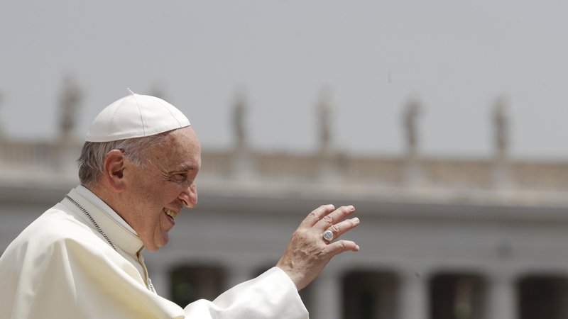 Fotografija: Papež Frančišek: Osramočen moram reči, da nismo poslušali in se nismo pravočasno odzvali. FOTO: AP
