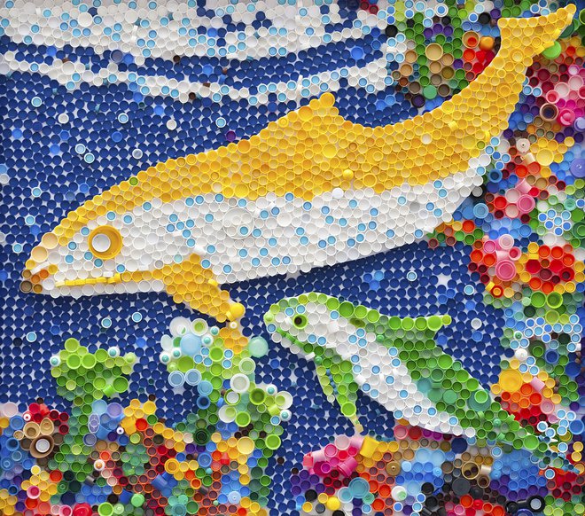 Mozaik iz plastičnih pokrovčkov. FOTO: Shutterstock