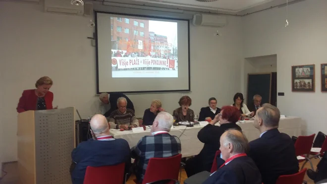 Upokojenci v različnih državah živijo v zelo različnih razmerah, med njimi pa je čedalje več revščine, še posebno med starejšimi ženskami, so ugotavljali na konferenci. Foto Andreja Žibret Ifko