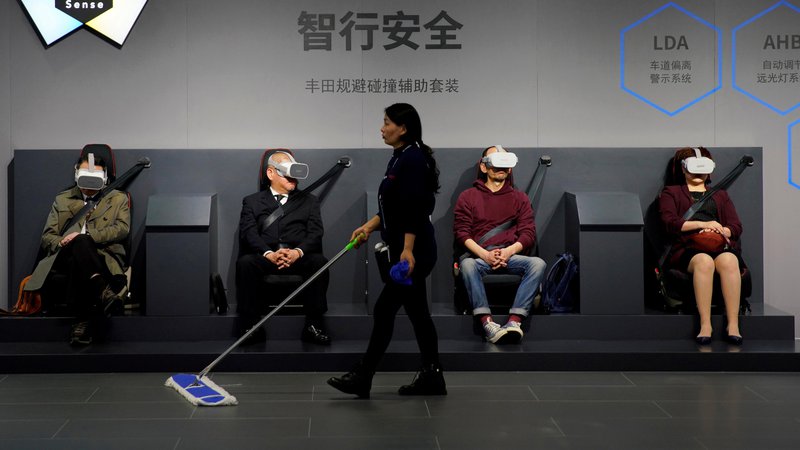 Fotografija: Virtualna in z njo vse druge digitalne resničnosti so že skoraj desetletje v čakalnici za množično uporabo. Foto Aly Song/Reuters