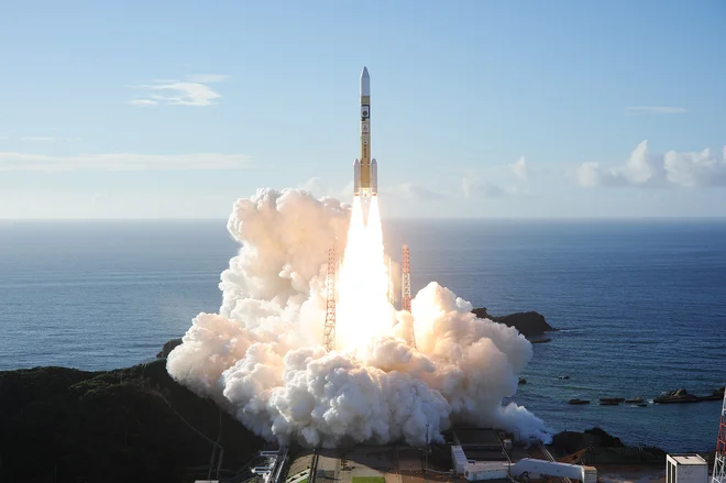 Raketa H-IIA&nbsp; z odpravo Upanje. FOTO: Mitsubishi Heavy Industries/AFP