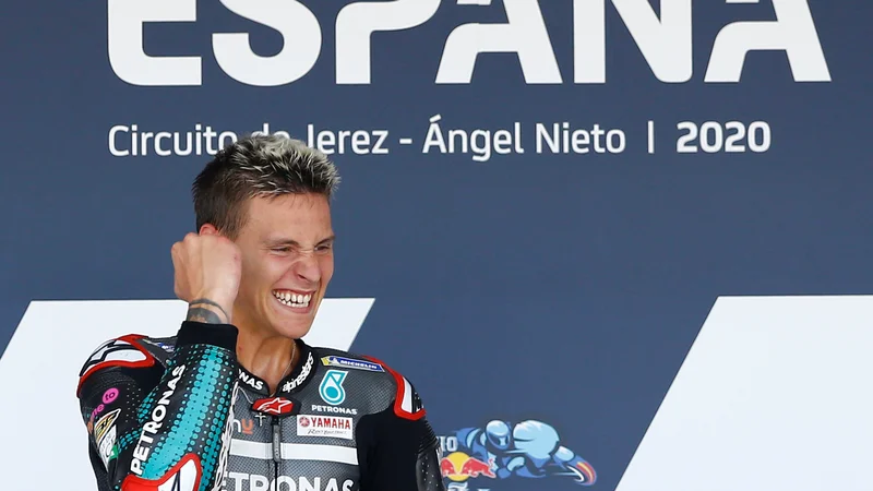 Fotografija: MotoGP - Spanish Grand Prix - Circuito de Jerez, Jerez, Spain - July 19, 2020 Petronas Yamaha SRT's Fabio Quartararo celebrates winning the race on the podium REUTERS/Marcelo Del Pozo Foto Marcelo Del Pozo Reuters