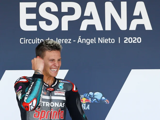 MotoGP - Spanish Grand Prix - Circuito de Jerez, Jerez, Spain - July 19, 2020 Petronas Yamaha SRT&#39;s Fabio Quartararo celebrates winning the race on the podium REUTERS/Marcelo Del Pozo Foto Marcelo Del Pozo Reuters
