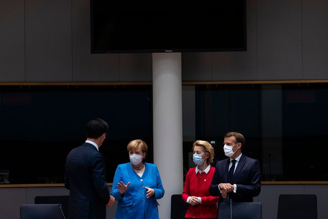 Kaj bo za evro pomenil dogovor na vrhu EU? FOTO: Francisco Seco/AFP