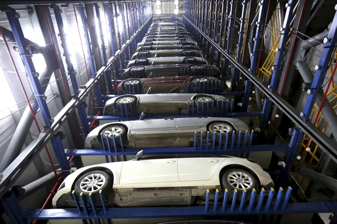 Za avtomobilskimi proizvajalci je težka polovica leta, zdaj zrejo v boljše čase – upajo, da Evropa okreva tako kot Kitajska.<br />
Foto China Stringer Network/Reuters