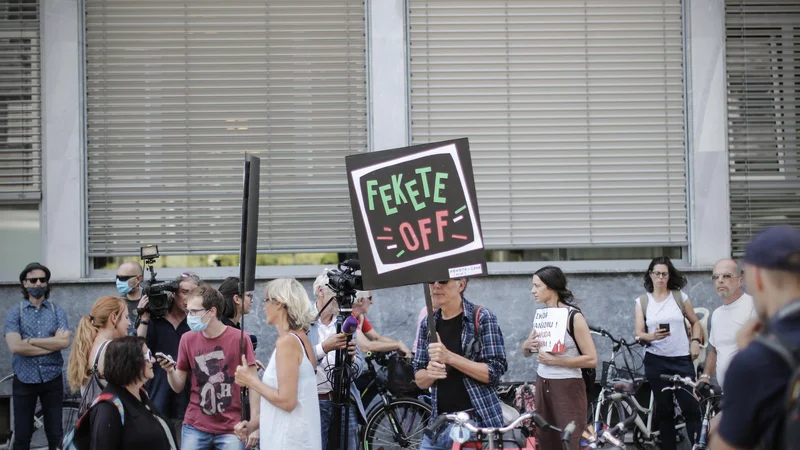 Fotografija: Protest za ohranitev javnega servisa RTV Slovenija pred sejo programskega sveta RTV Slovenija. FOTO: Uroš Hočevar/Delo