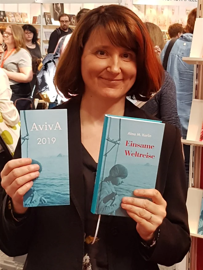 Jerneja Jezernik je avtorica treh biografij o Almi Karlin in prevajalka štirinajstih njenih del v slovenščino. FOTO: jernejajezernik.com