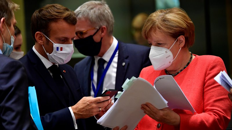 Fotografija: Pogajanja na vrhu EU so spet trajala vso noč. FOTO: John Thys/Reuters