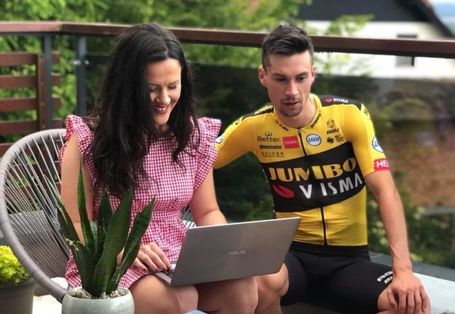 Prva njena kolumna ima naslov: Moj fant bo nastopil na Tour de France in nosi letnico 2017.&nbsp;FOTO: Tit Košir