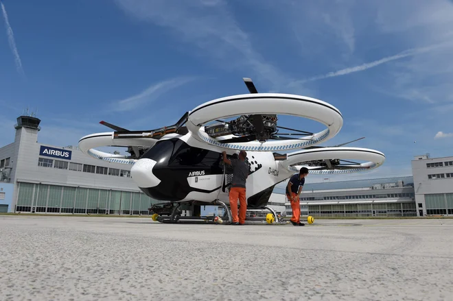 V Donauwoerthu na jugu Nemčije testirajo električne helikopterje Airbus. FOTO: Christof Stache/Afp