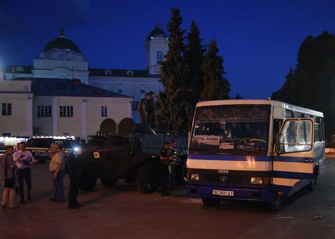 Ugrabitelj je zadrževal 13 talecv. FOTO: Jurij Djačišijn/AFP