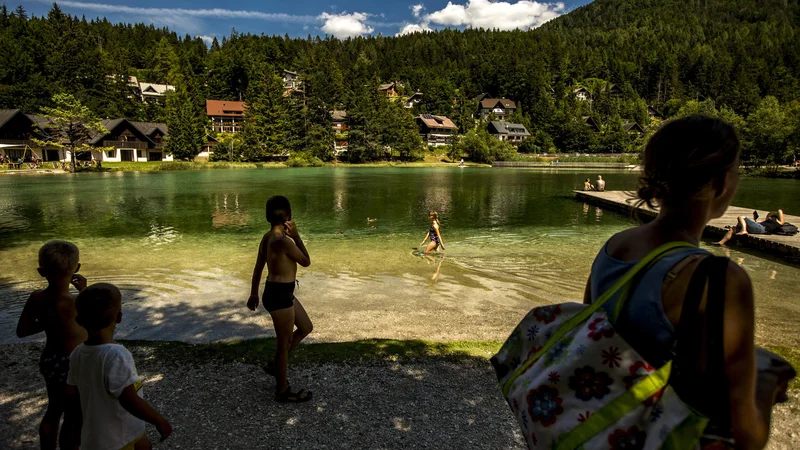 Fotografija: Turstična območja, denimo Kranjska Gora, so za tujce zanimiva. FOTO: Voranc Vogel/Delo